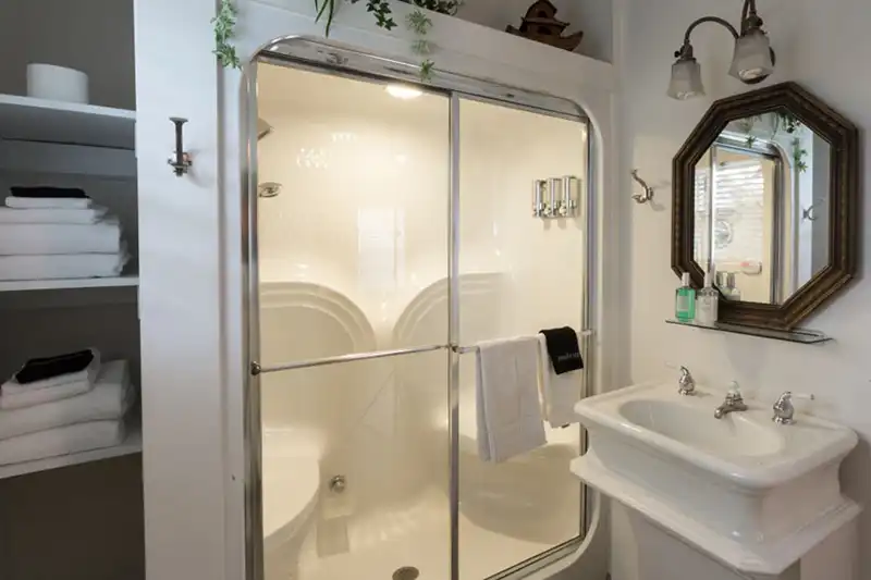 Luxury Amenities 3 Luxury Amenities 3