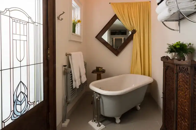 Luxury Amenities 2 Luxury Amenities 2